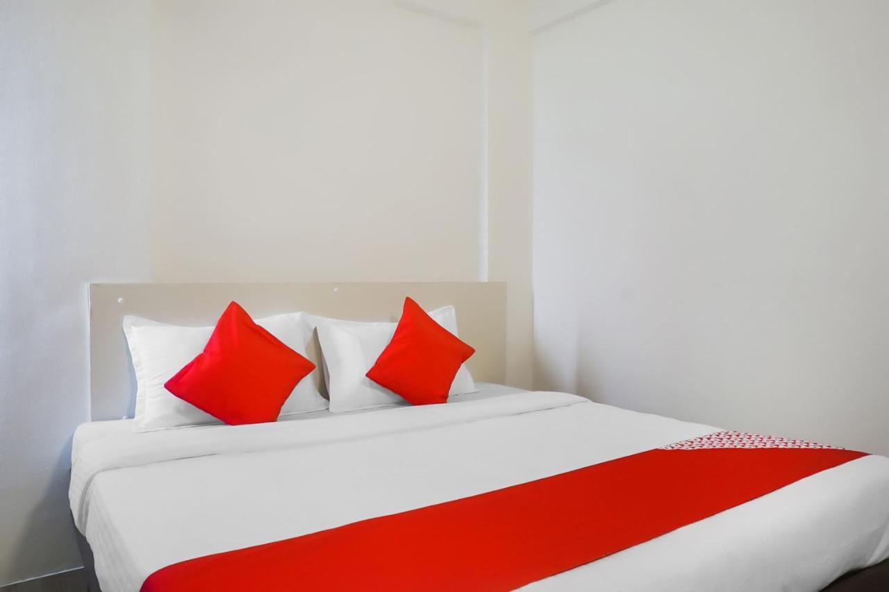 Oyo 16007 Sk Executive Hotel Yerandwane Exterior photo